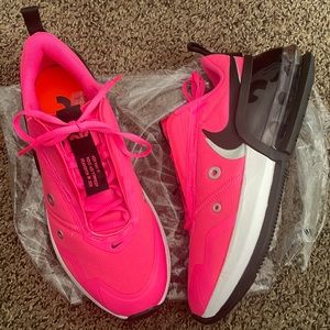 Brand New Women’s BarbieCore Pink Size 8 2020 Air Max